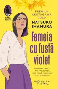Femeia cu fustă violet